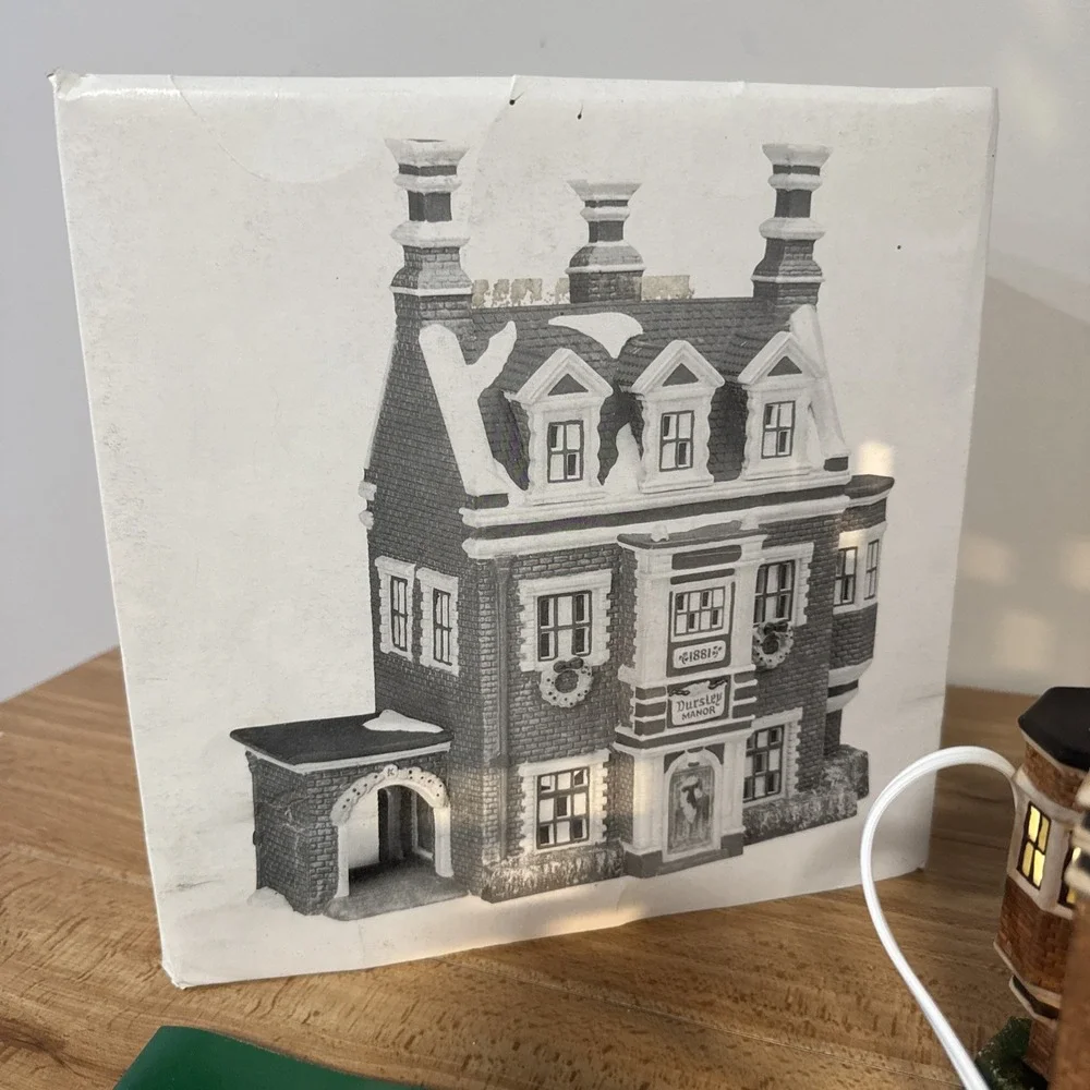Dept. 56 Dickens' Village Series Dursley Manor Heritage Collection #58329, 1995